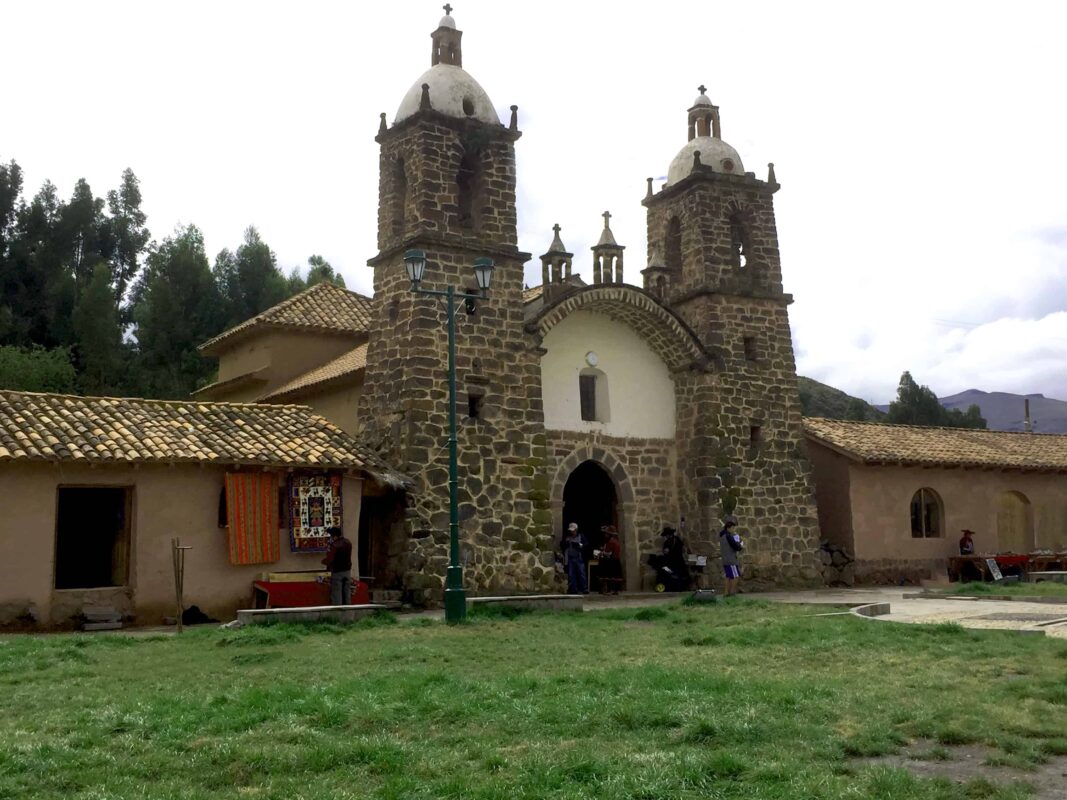 Cusco to Puno Peru Travel by 9 hours Bus Ride, Cusco to Puno Bus Tour in Peru: What You’ll See Along The Way, Bus from Cusco to Lake Titicaca. Traveling from Cusco to Lake Titicaca