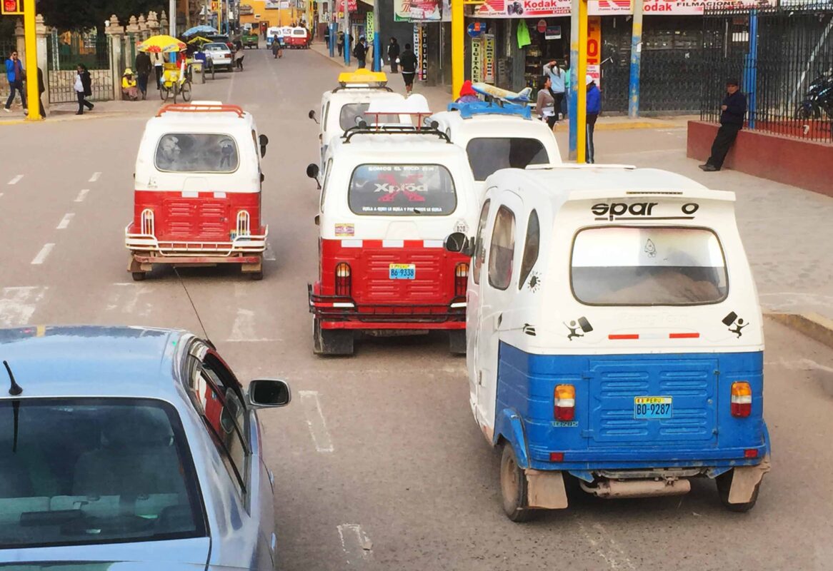 Cusco to Puno Peru Travel by 9 hours Bus Ride, Cusco to Puno Bus Tour in Peru: What You’ll See Along The Way, Bus from Cusco to Lake Titicaca. Traveling from Cusco to Lake Titicaca