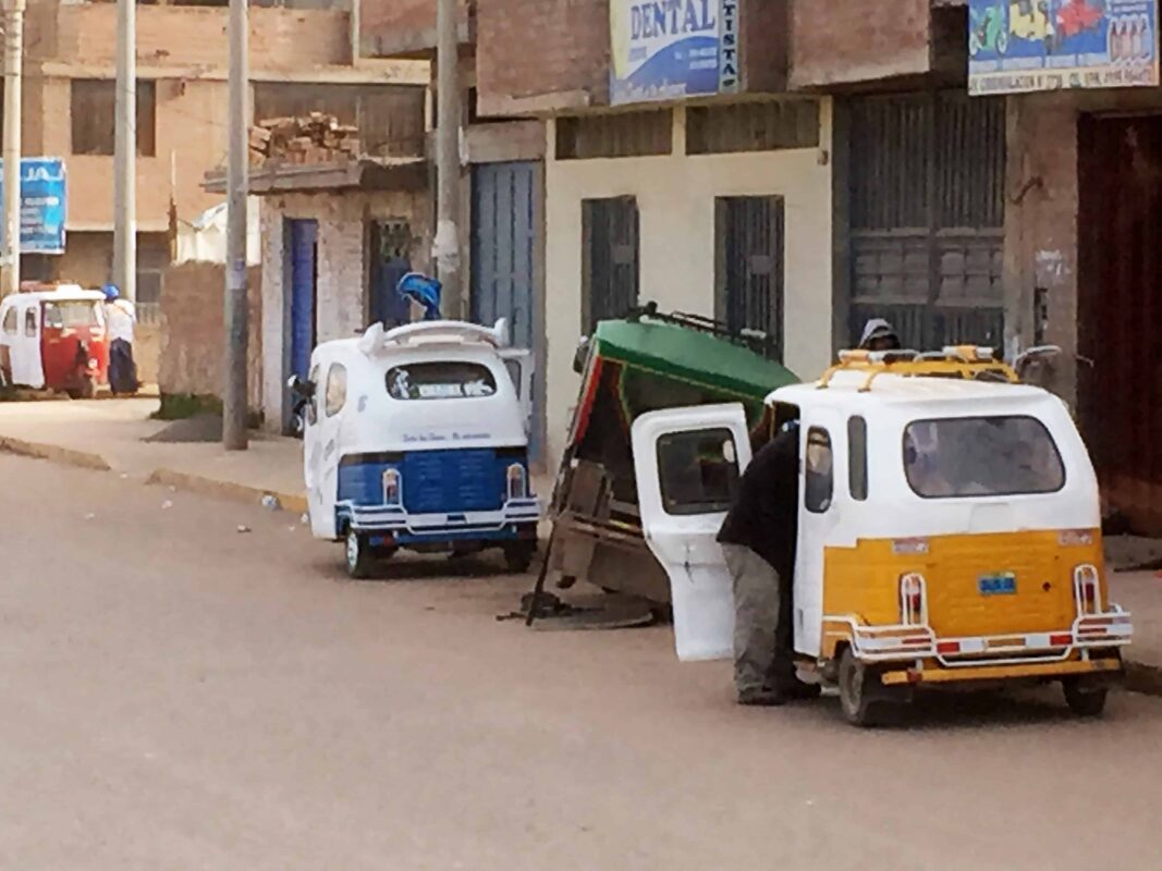 Cusco to Puno Peru Travel by 9 hours Bus Ride, Cusco to Puno Bus Tour in Peru: What You’ll See Along The Way, Bus from Cusco to Lake Titicaca. Traveling from Cusco to Lake Titicaca