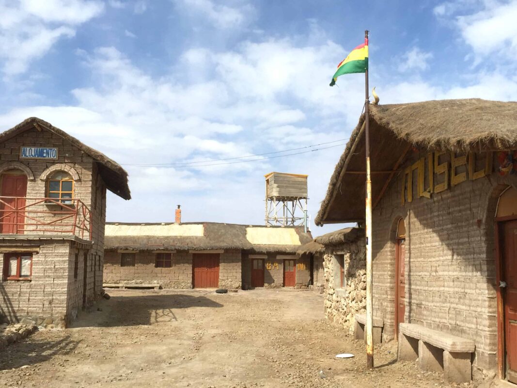 Salar De Uyuni Salt Flats, Bolivia's Desert, Salt Flat Bolivia South America, Bolivia Salt Flats Uyuni, Uyuni Salt Flats The Deserts Of Bolivia, Uyuni Bolivia Salt Flat Tours