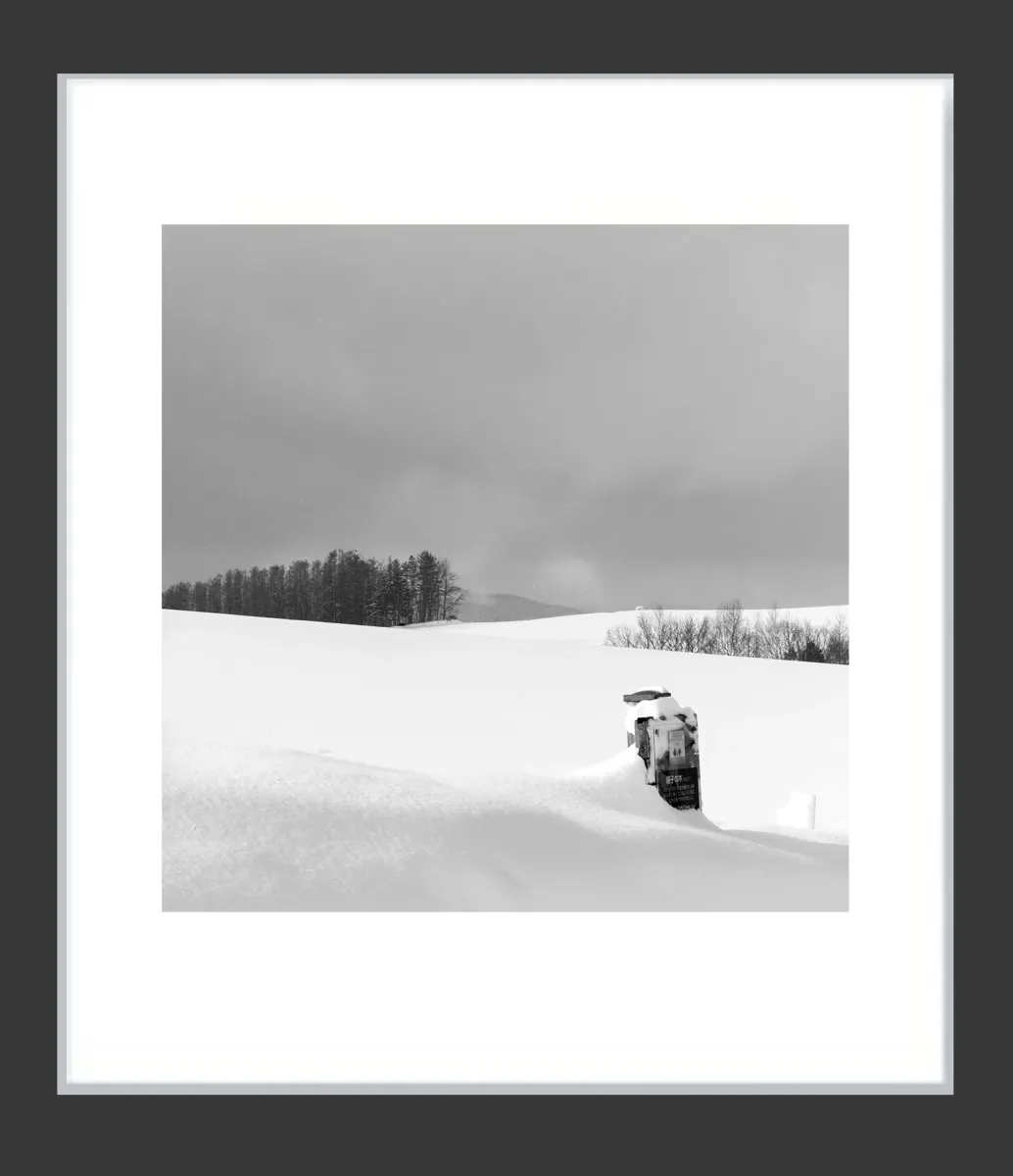 1.6-7-16-MINIMALIST-Black-and-White-Photos-MIXEDMK7-L1011387-Biei-Japan-2018